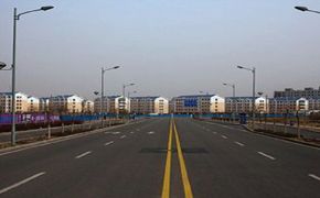 2010年承建的伊旗阿镇怡心园北路市政道路工程
